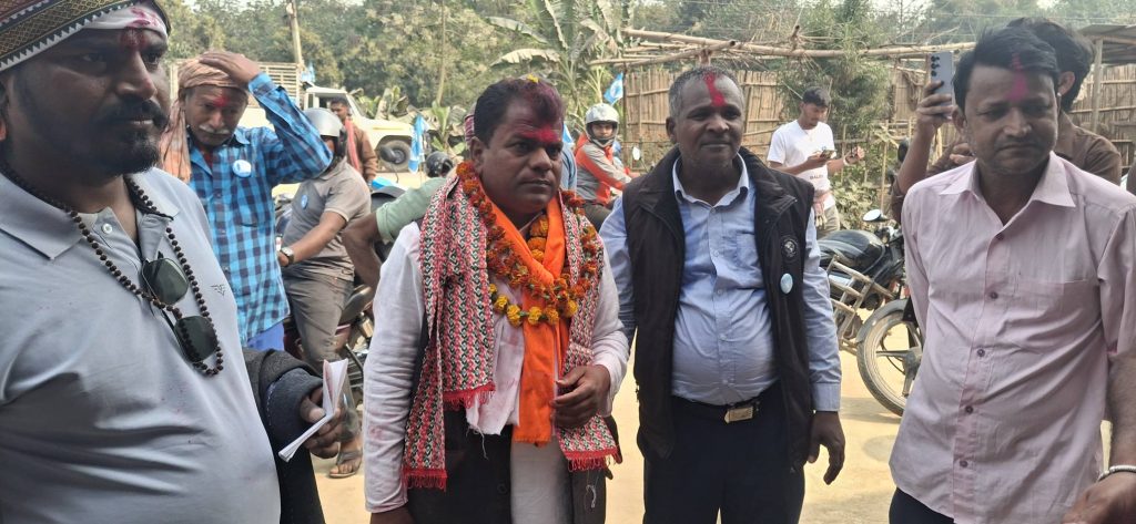 धनुषा–४ मा रास्वपा उम्मेदवार राज किशोर महतोको घरदैलो तिव्र, ठाउँ–ठाउँमा भव्य स्वागत