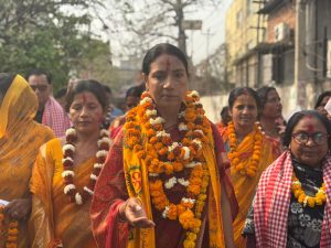 धनुषा क्षेत्र नं.३ मा चुनावी सरगर्मी बढ्यो, एमाले उम्मेदवार जुली कुमारी महतोको घरदैलो अभियान तिव्र