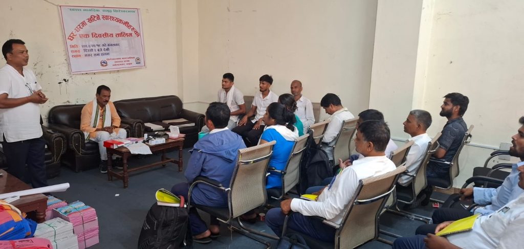 घर–घरमै आधारभूत स्वास्थ्य सेवा ः क्षिरेश्वरनाथ नगरपालिकाद्वारा स्वास्थ्यकर्मीलाई औषधि तथा उपकरण हस्तान्तरण